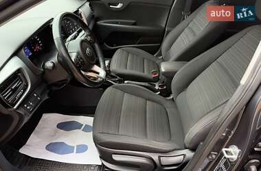 Внедорожник / Кроссовер Kia Stonic 2020 в 