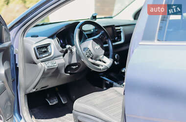 Позашляховик / Кросовер Kia Stonic 2020 в 