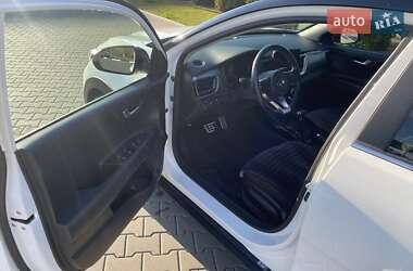 Внедорожник / Кроссовер Kia Stonic 2020 в 