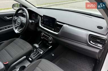 Внедорожник / Кроссовер Kia Stonic 2020 в 