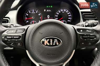 Внедорожник / Кроссовер Kia Stonic 2020 в 