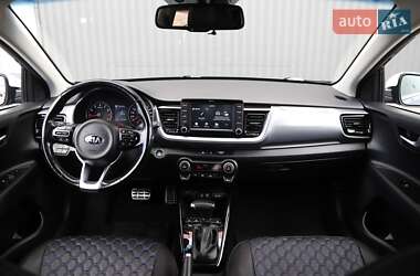 Внедорожник / Кроссовер Kia Stonic 2020 в 