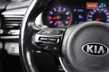 Внедорожник / Кроссовер Kia Stonic 2020 в 