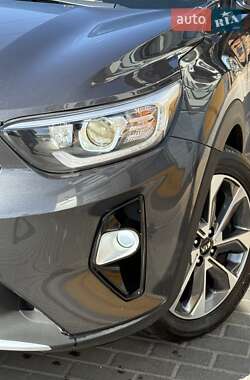 Внедорожник / Кроссовер Kia Stonic 2020 в 