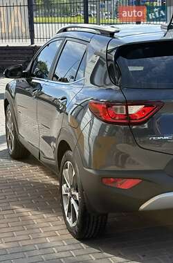 Внедорожник / Кроссовер Kia Stonic 2020 в 