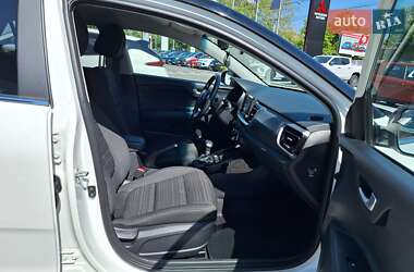 Внедорожник / Кроссовер Kia Stonic 2020 в 
