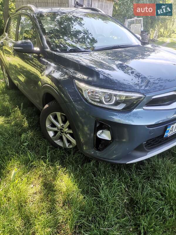 Позашляховик / Кросовер Kia Stonic 2019 в 