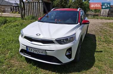 Внедорожник / Кроссовер Kia Stonic 2018 в 