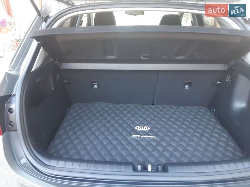 Позашляховик / Кросовер Kia Stonic 2017 в Львові