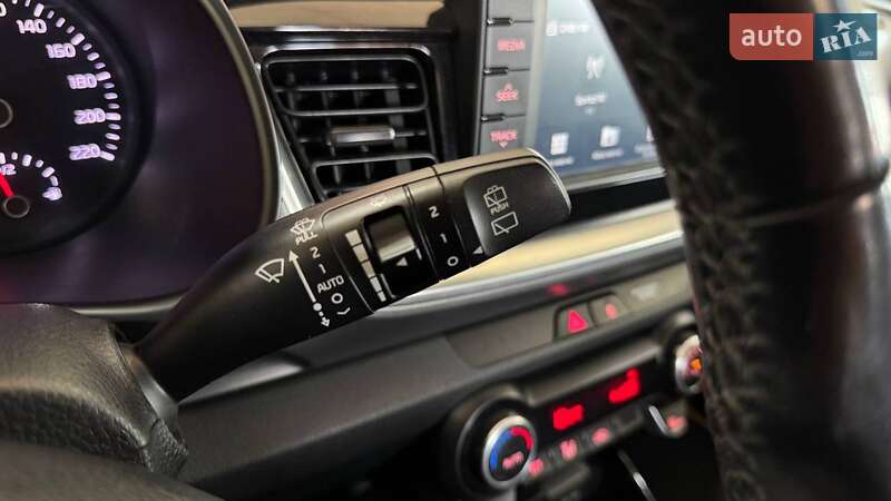 Позашляховик / Кросовер Kia Stonic 2018 в Ужгороді