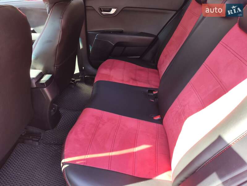 Внедорожник / Кроссовер Kia Stonic 2018 в Харькове