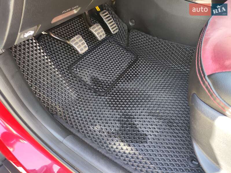 Внедорожник / Кроссовер Kia Stonic 2018 в Харькове