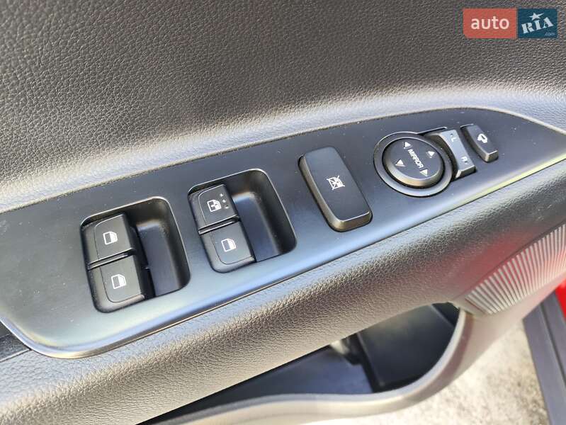 Внедорожник / Кроссовер Kia Stonic 2018 в Харькове