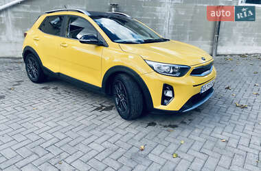 Позашляховик / Кросовер Kia Stonic 2017 в  фото 4 Позашляховик / Кросовер Kia Stonic 2017 в