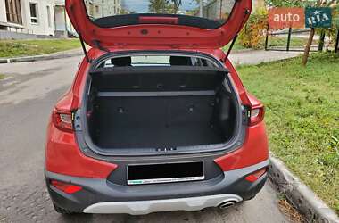 Внедорожник / Кроссовер Kia Stonic 2020 в 