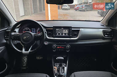Внедорожник / Кроссовер Kia Stonic 2019 в 