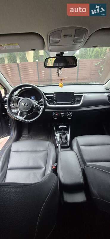 Внедорожник / Кроссовер Kia Stonic 2017 в Киеве