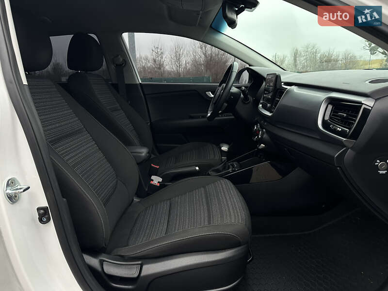 Внедорожник / Кроссовер Kia Stonic 2021 в Киеве