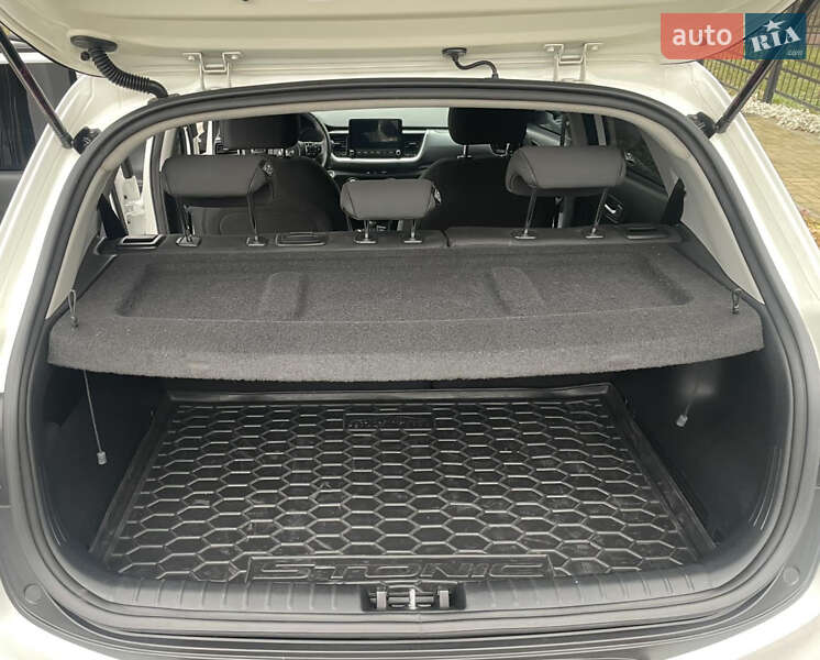 Внедорожник / Кроссовер Kia Stonic 2021 в Киеве