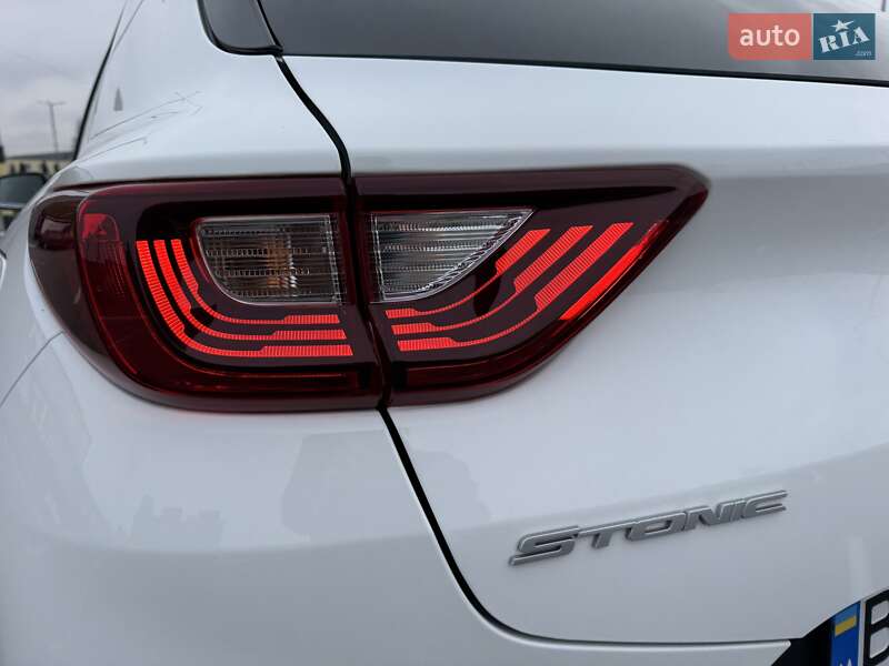 Позашляховик / Кросовер Kia Stonic 2022 в Києві