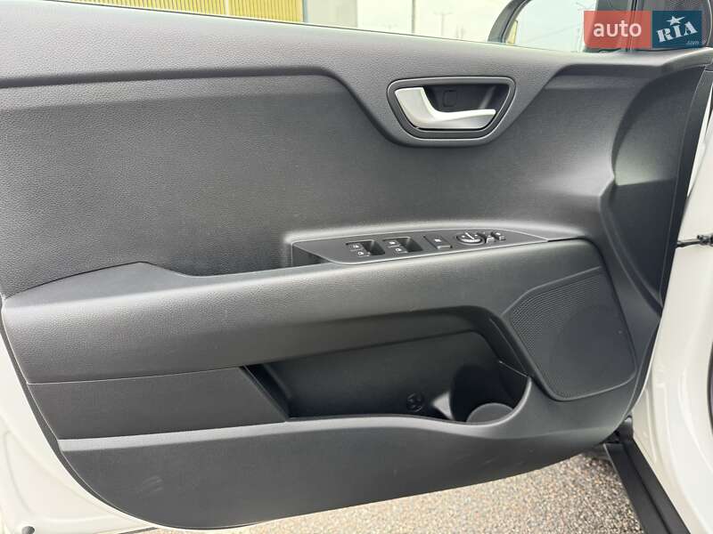 Позашляховик / Кросовер Kia Stonic 2022 в Києві