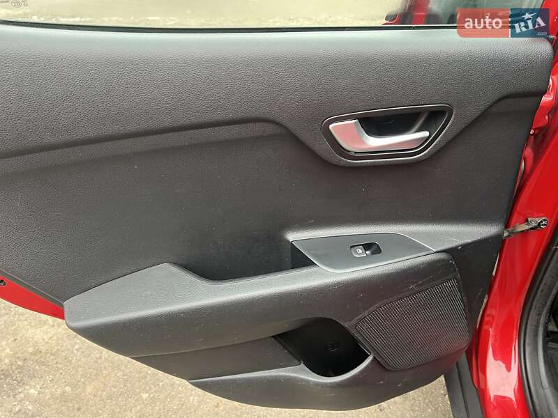 Внедорожник / Кроссовер Kia Stonic 2018 в Киеве