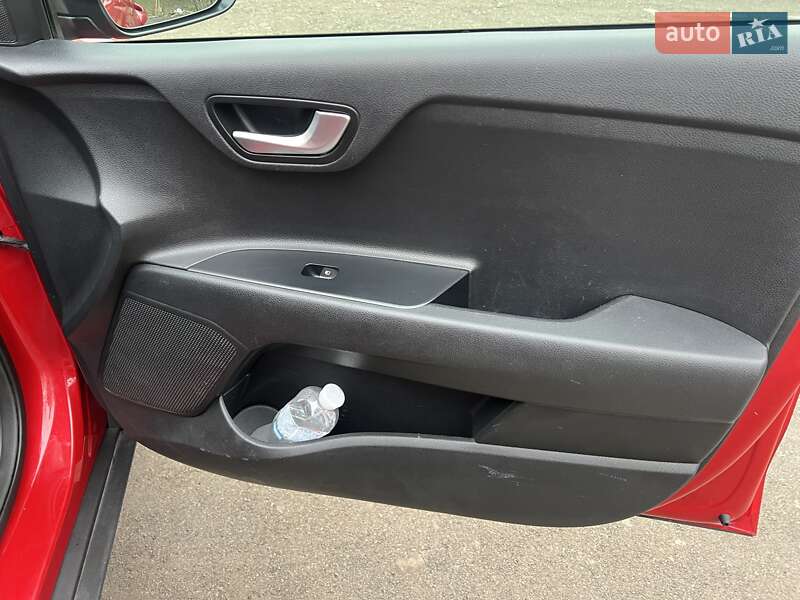 Внедорожник / Кроссовер Kia Stonic 2018 в Киеве