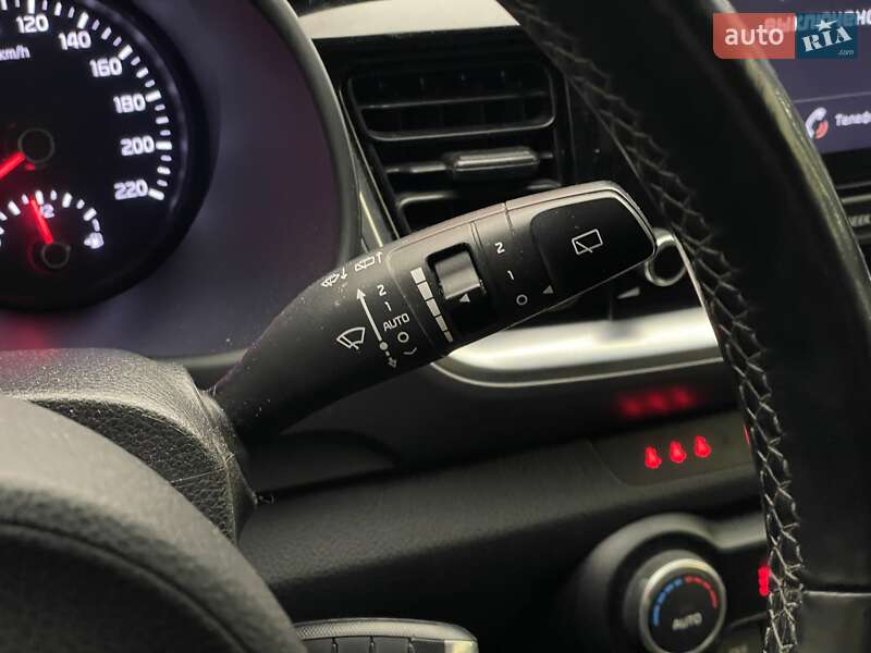 Внедорожник / Кроссовер Kia Stonic 2020 в Киеве