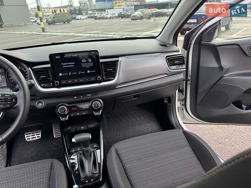 Внедорожник / Кроссовер Kia Stonic 2022 в Киеве