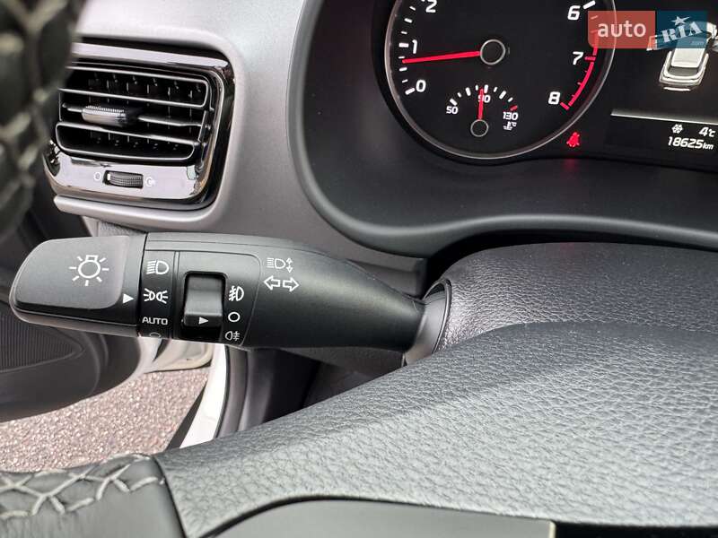 Внедорожник / Кроссовер Kia Stonic 2022 в Киеве