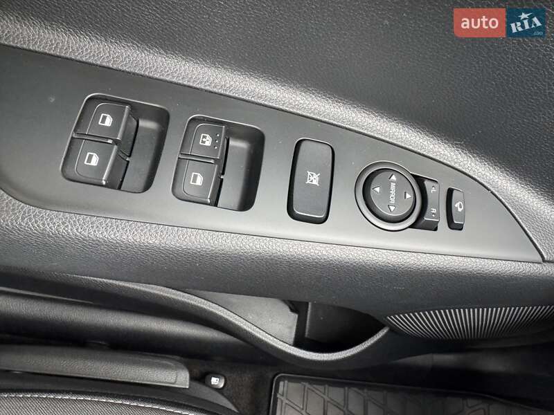 Внедорожник / Кроссовер Kia Stonic 2022 в Киеве