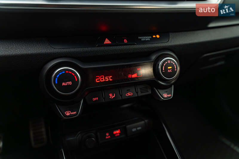 Внедорожник / Кроссовер Kia Stonic 2019 в Киеве