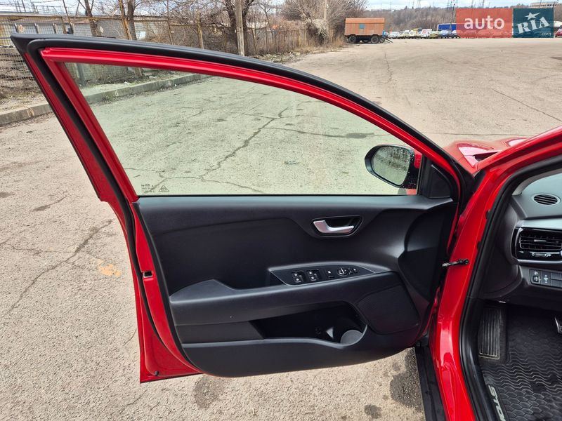 Внедорожник / Кроссовер Kia Stonic 2020 в Запорожье