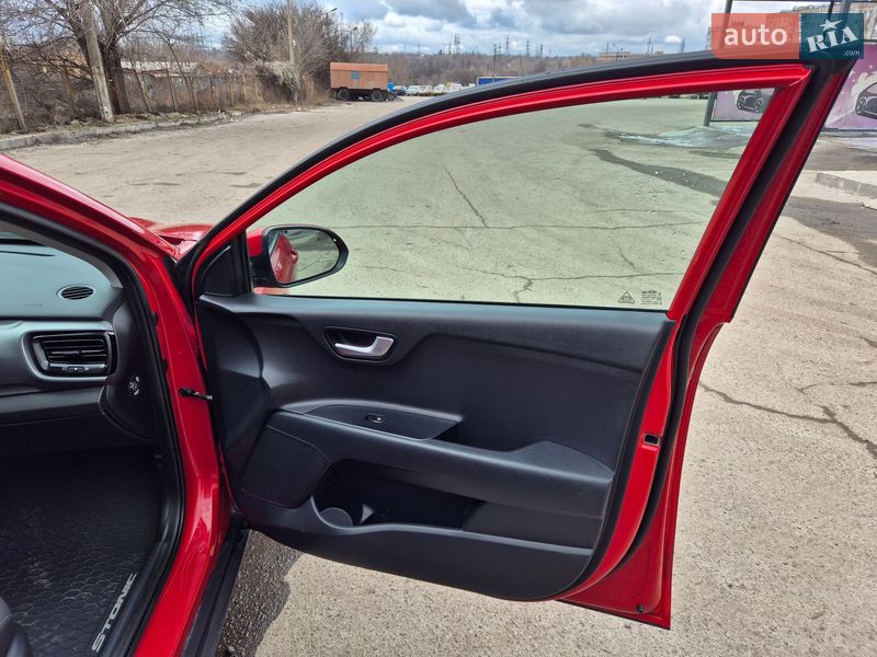 Внедорожник / Кроссовер Kia Stonic 2020 в Запорожье