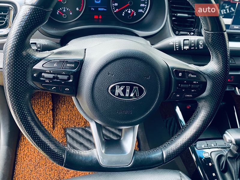 Внедорожник / Кроссовер Kia Stonic 2017 в Виннице