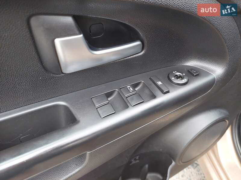 Микровэн Kia Venga 2010 в Сумах