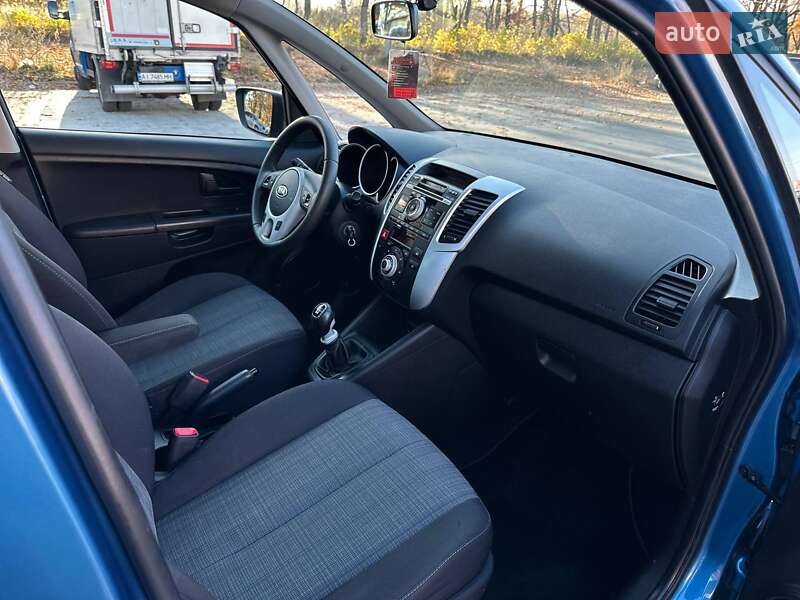 Микровэн Kia Venga 2010 в Киеве