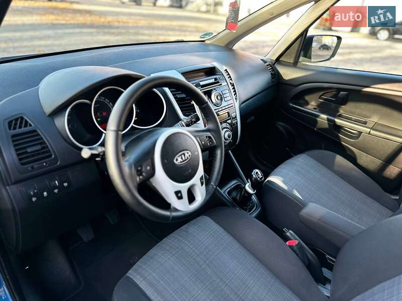 Микровэн Kia Venga 2010 в Киеве