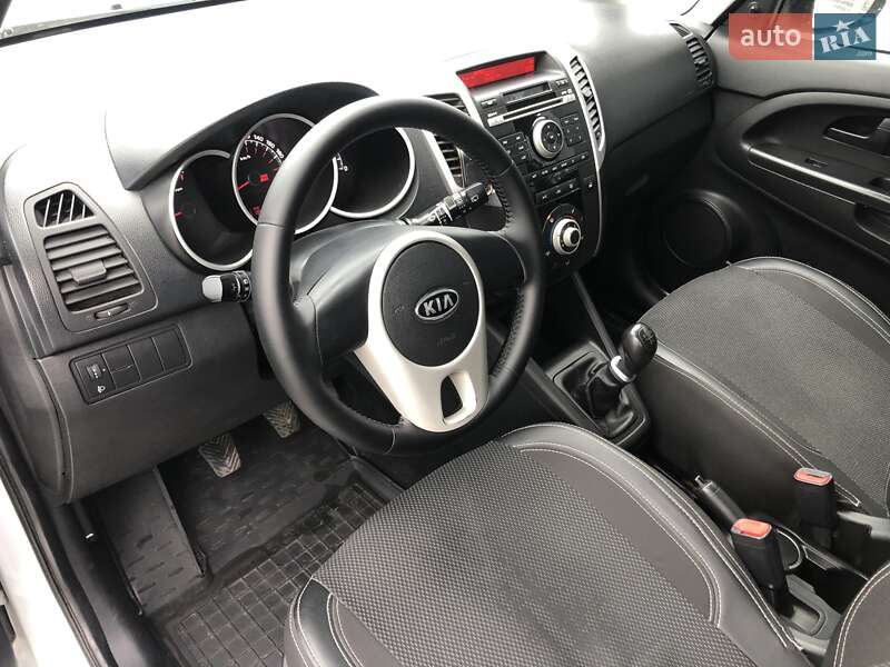 Микровэн Kia Venga 2012 в Львове