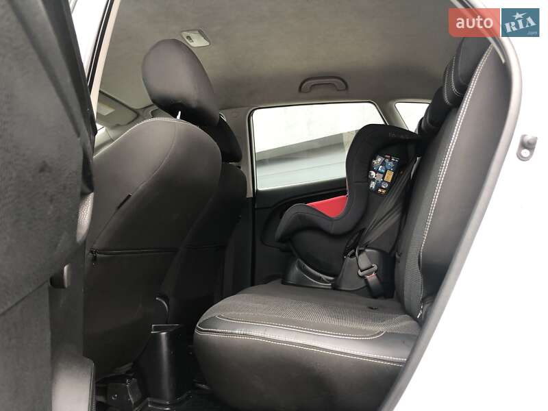 Микровэн Kia Venga 2012 в Львове