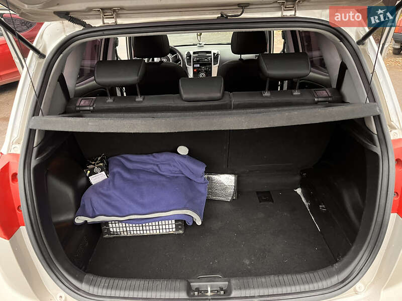 Микровэн Kia Venga 2011 в Борисполе