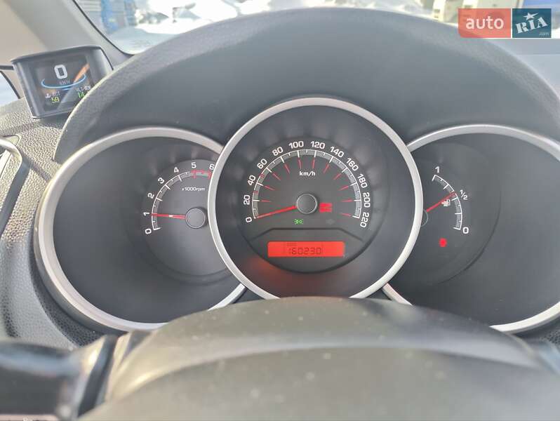 Микровэн Kia Venga 2011 в Чернигове фото 11 Микровэн Kia Venga 2011 в Чернигове