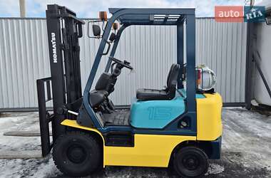 Вилочный погрузчик Komatsu FG 2000 в Пустомытах