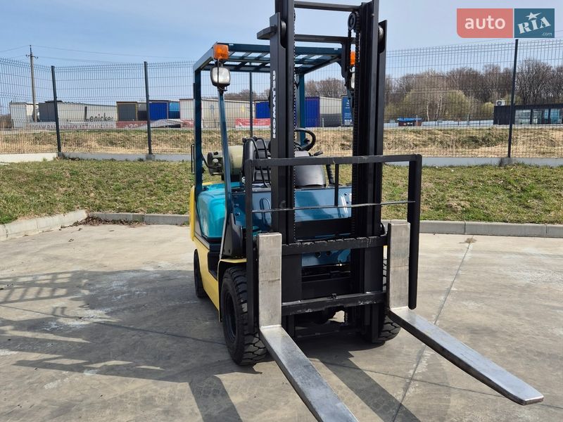 Вилочний навантажувач Komatsu FG 2000 в Пустомитах