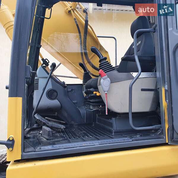 Гусеничный экскаватор Komatsu PC 210 2006 в Виннице