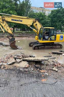 Гусеничный экскаватор Komatsu PC 230NHD-7K 2003 в 