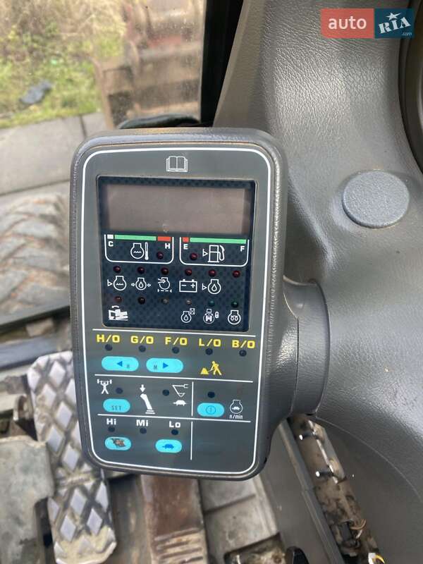 Колесный экскаватор Komatsu PW 2005 в Львове
