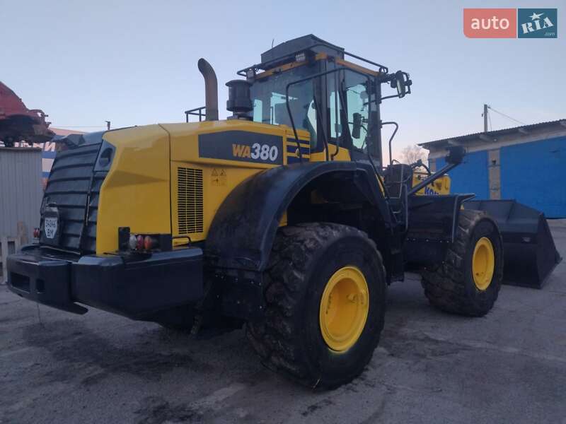 Фронтальный погрузчик Komatsu WA 2016 в Ромнах