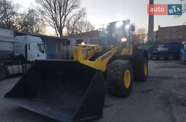 Фронтальні навантажувачі Komatsu WA 2016 в Ромнах