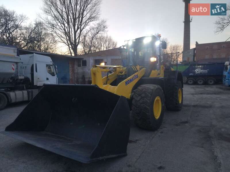 Фронтальный погрузчик Komatsu WA 2016 в Ромнах